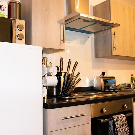 Livestay-Modern Apartment Minutes Away From Heathrow Slough Esterno foto