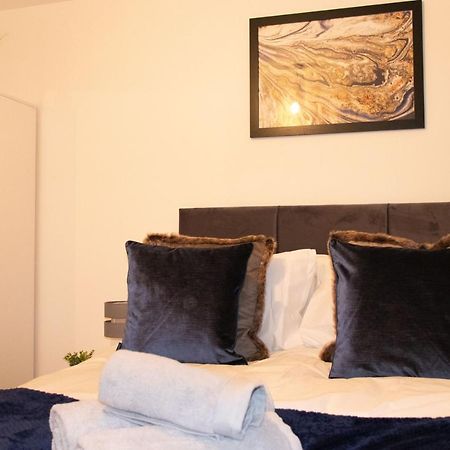 Livestay-Modern Apartment Minutes Away From Heathrow Slough Esterno foto