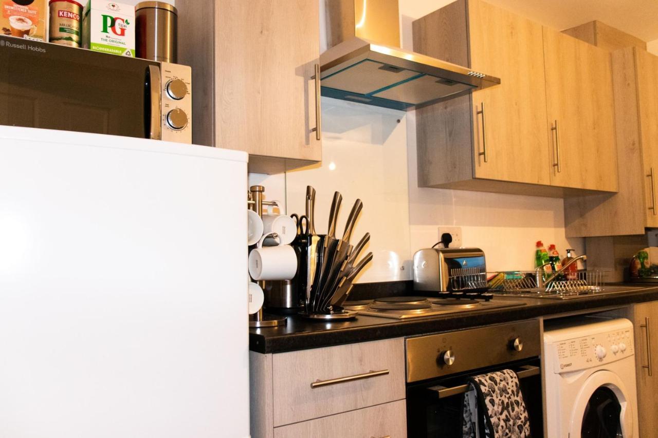Livestay-Modern Apartment Minutes Away From Heathrow Slough Esterno foto