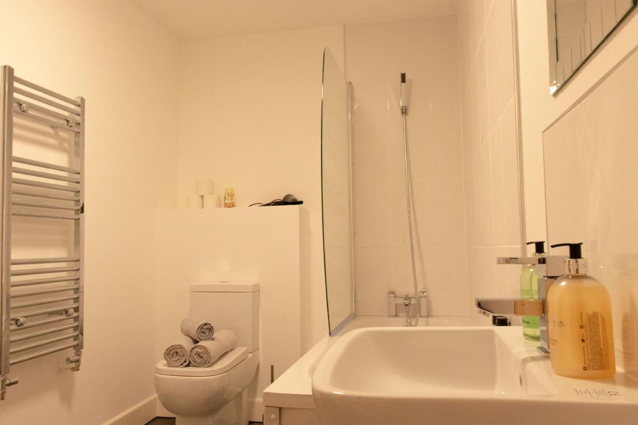 Livestay-Modern Apartment Minutes Away From Heathrow Slough Esterno foto
